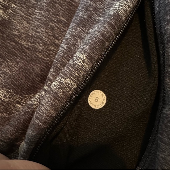 LULULEMON OUTRUN THE ELEMENTS 1/2 ZIP TOP IN GRAY CAMO SIZE 8 - Picture 10 of 16